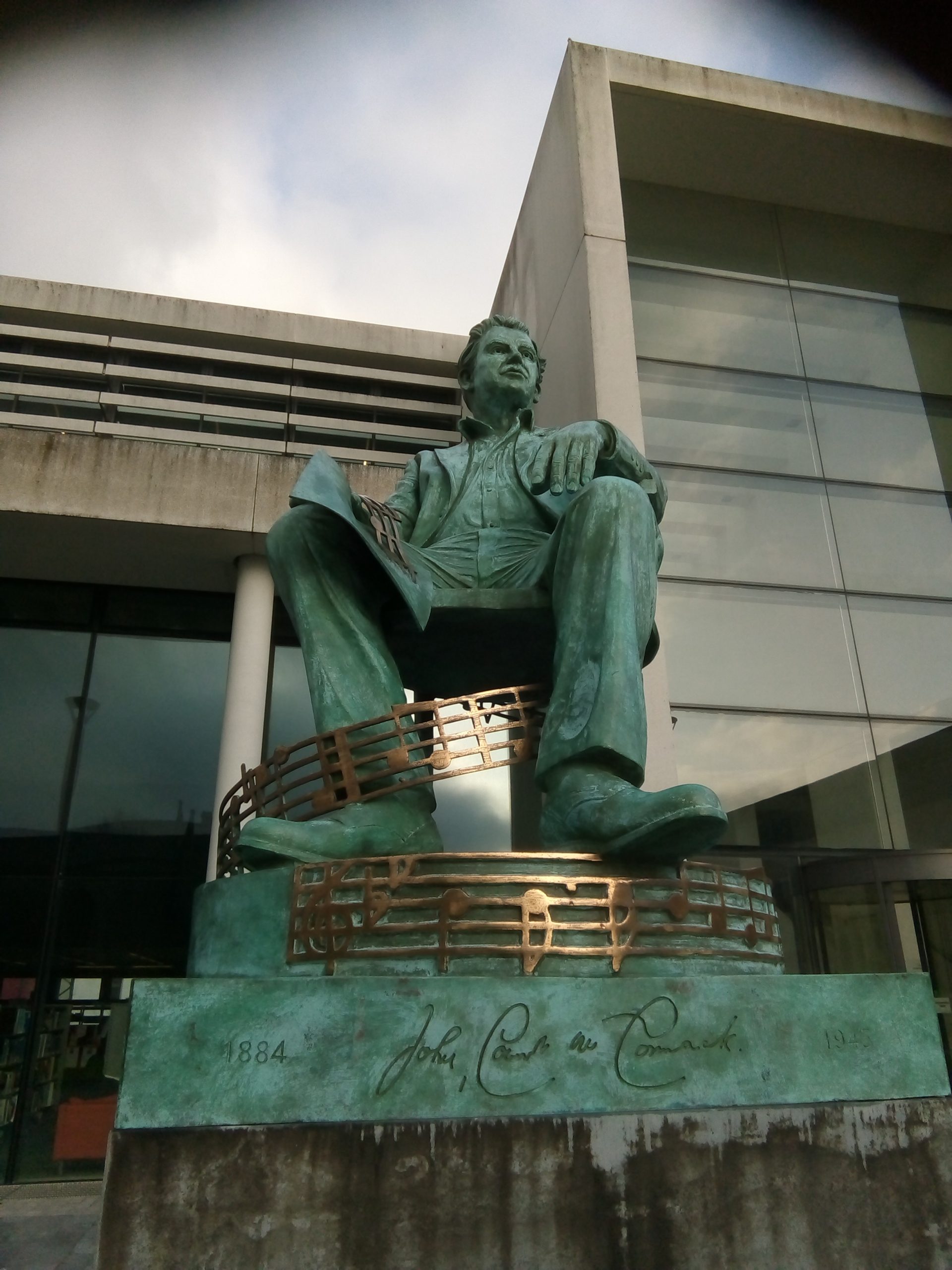 Count John Mc Cormack Statue